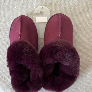 LC Lauren Conrad Burgundy Faux Fur Slippers